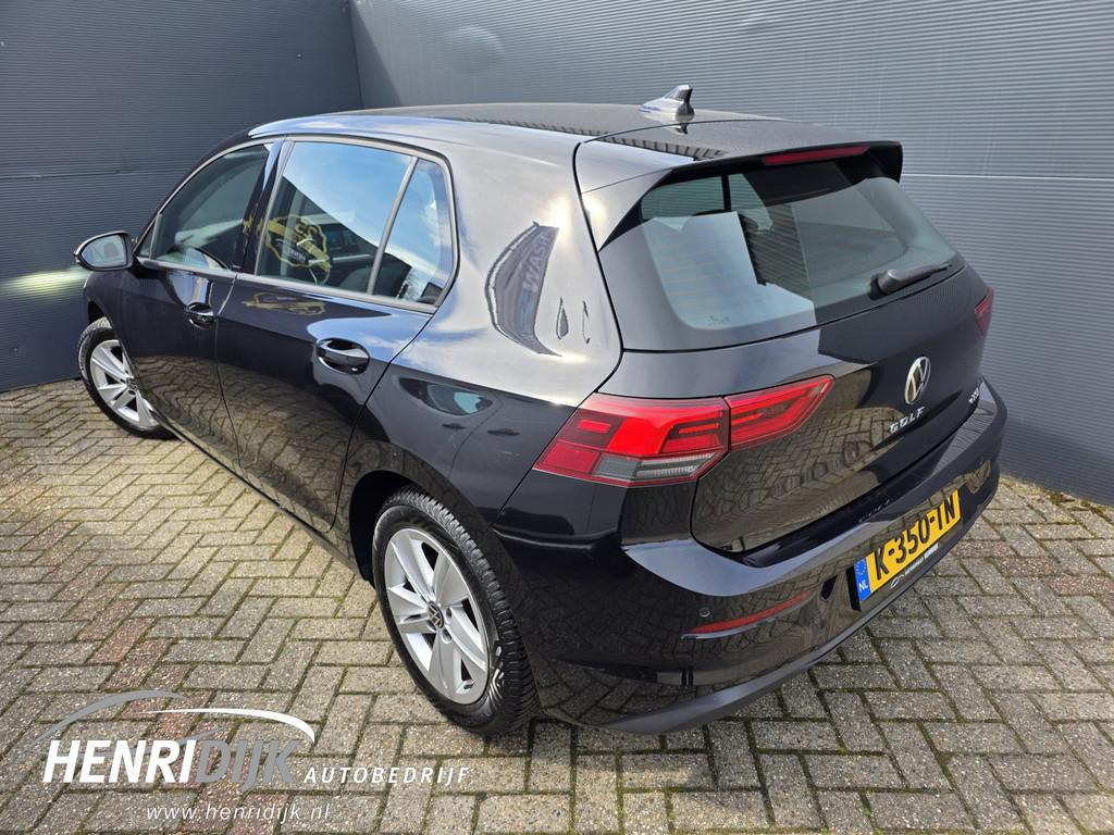 Volkswagen Golf 1.5 eTSI Style Automaat / Camera / Stoel & S, Auto's, Volkswagen, Stof, 4 cilinders, 150 pk, Zwart