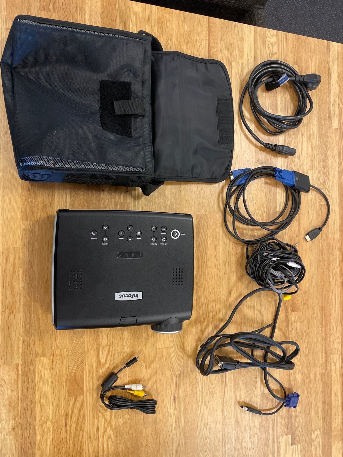 InFocus DLP Projector met tas en kabels, Ophalen of Verzenden, Zo goed als nieuw, DLP, Overige resoluties