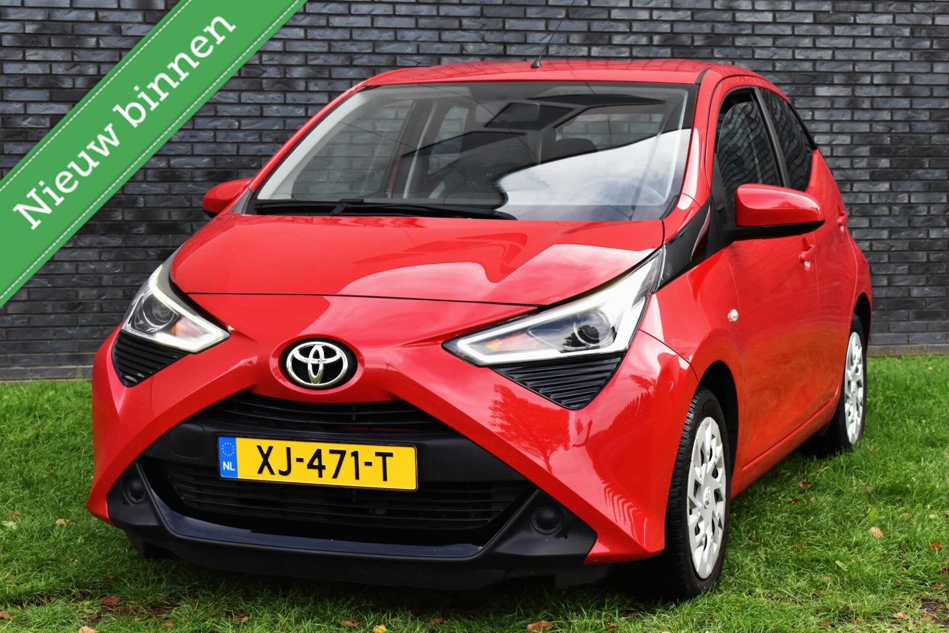 Toyota Aygo 1.0 VVT-i x-play NAVI/CAMERA/CRUISE C/ETC.!, Voorwielaandrijving, Gebruikt, Euro 6, Met garantie (alle)