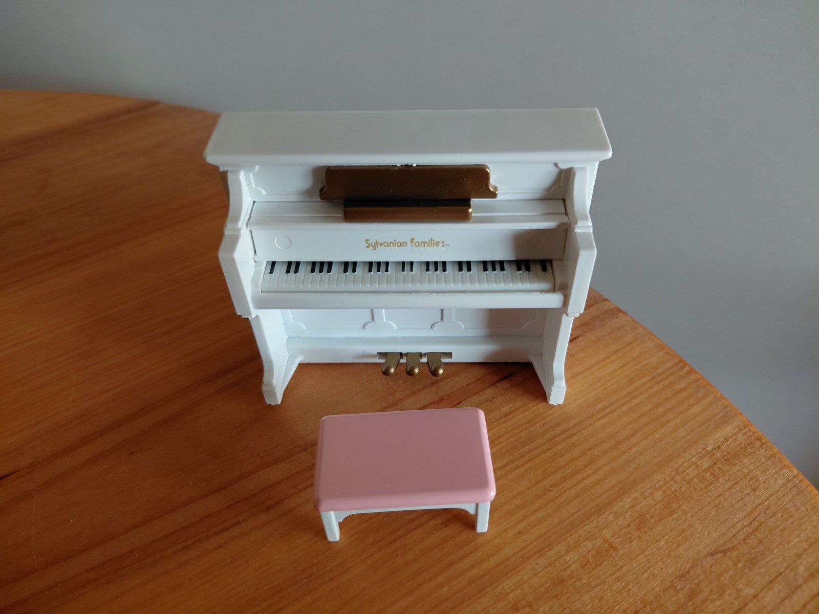 Sylvanian Families witte piano/roze bankje, Ophalen of Verzenden, Zo goed als nieuw, Poppenhuis