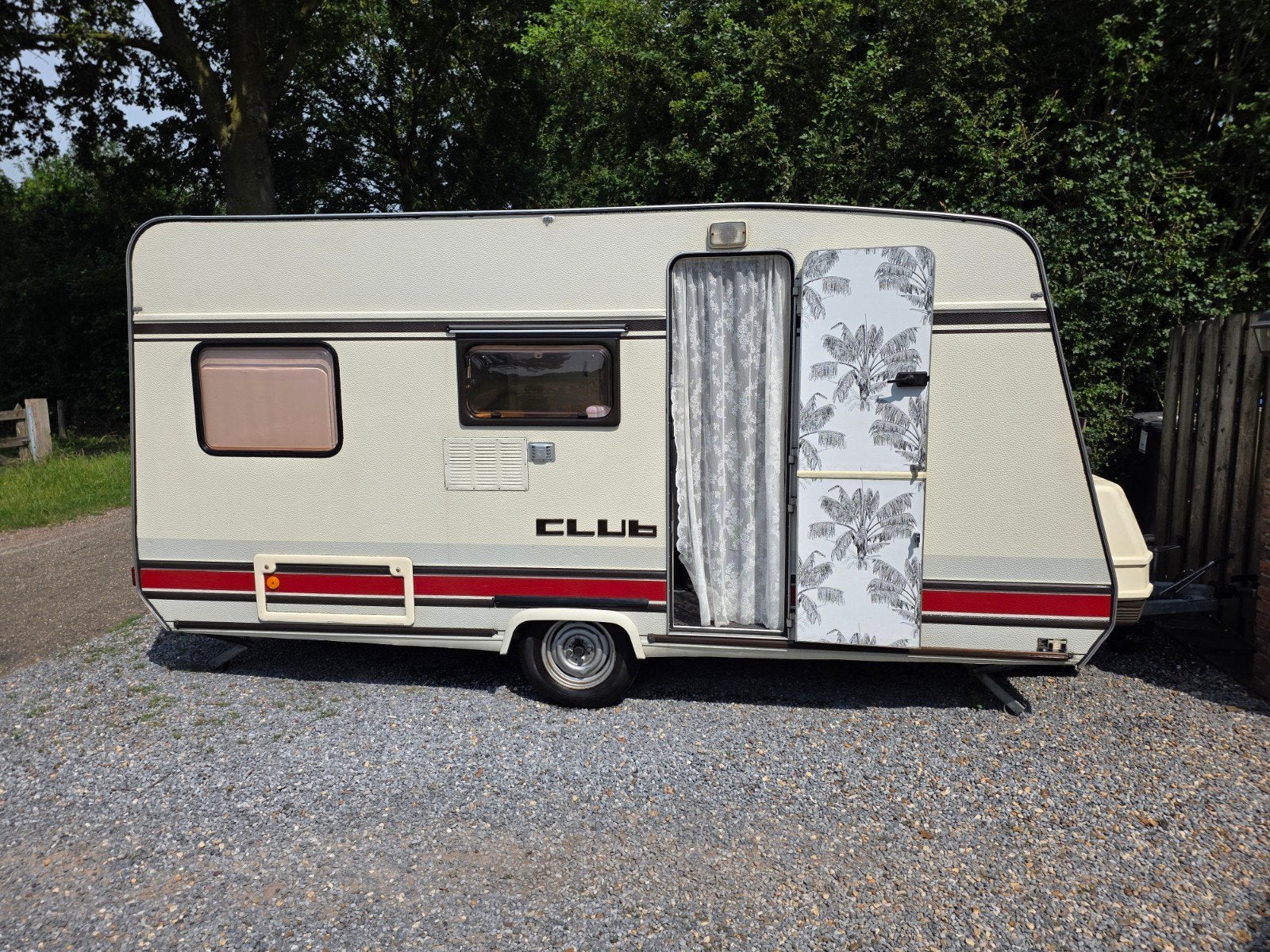 Bürstner Club 4403 | Gepimpte | Stapelbed | Voortent |654 kg, Koelkast, Kleine zit, Particulier, Bürstner