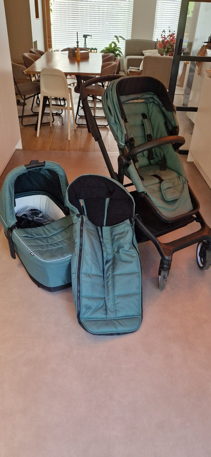 Thule Sleek Combiwagen met Reiswieg en Zitje - Groen, Zo goed als nieuw, Combiwagen, Verstelbare duwstang, Ophalen