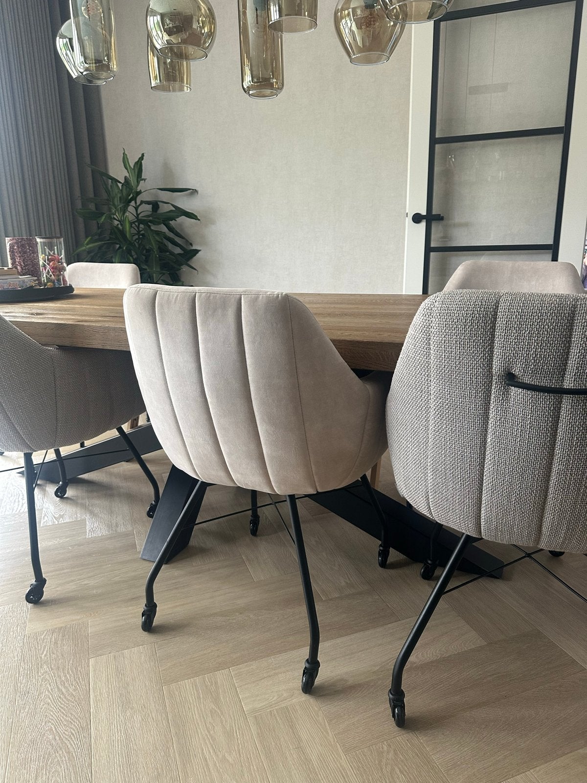 6 Xooon eetkamerstoelen met wieltjes - 4 beige, 2 grijs, Ophalen, Gebruikt, Overige kleuren, Stof