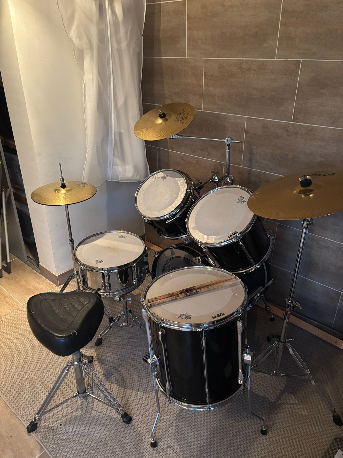Adams 6000 drumstel met extra stokken en bekkens, Muziek en Instrumenten, Ophalen, Gebruikt, Overige merken