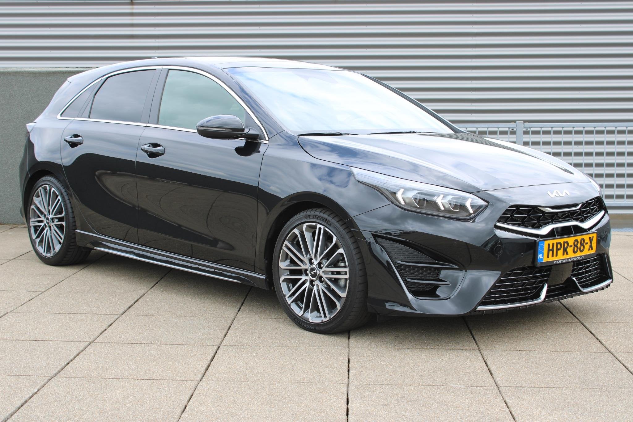 Kia Ceed 1.5 T-GDi GT-PlusLine STOELVERWARMING, STUURVERWARM, Auto's, Gebruikt, Euro 6, 4 cilinders, Lichtsensor