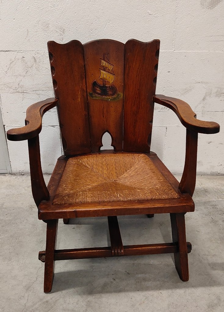 Antieke Eiken Haardstoel / Armstoel met Biezen Zitting, Antiek en Kunst, Antiek | Meubels | Stoelen en Banken, Ophalen