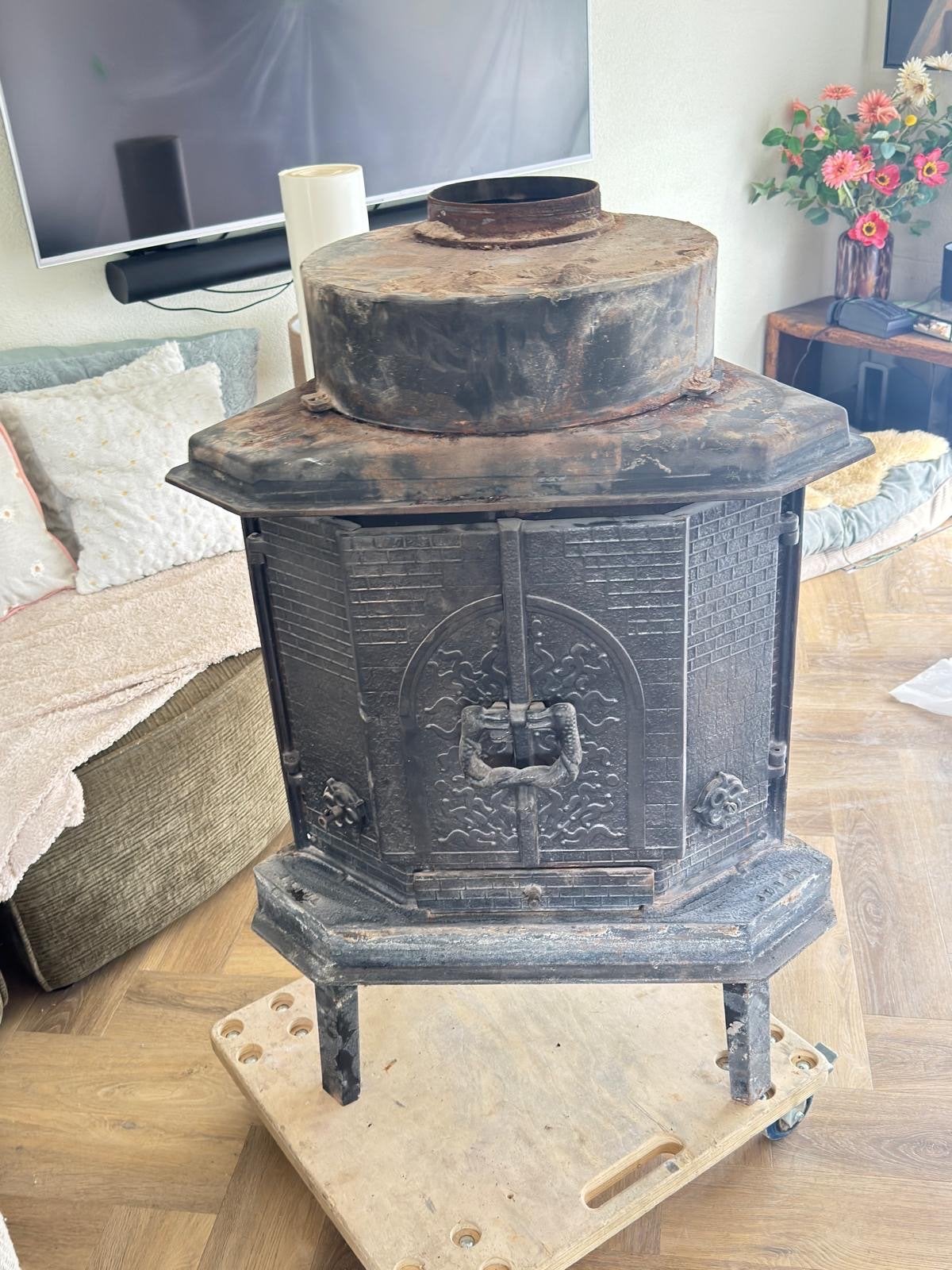Mooie gietijzeren kachel - binnen of buiten, Gebruikt, Houtkachel, Ophalen of Verzenden, Inbouw