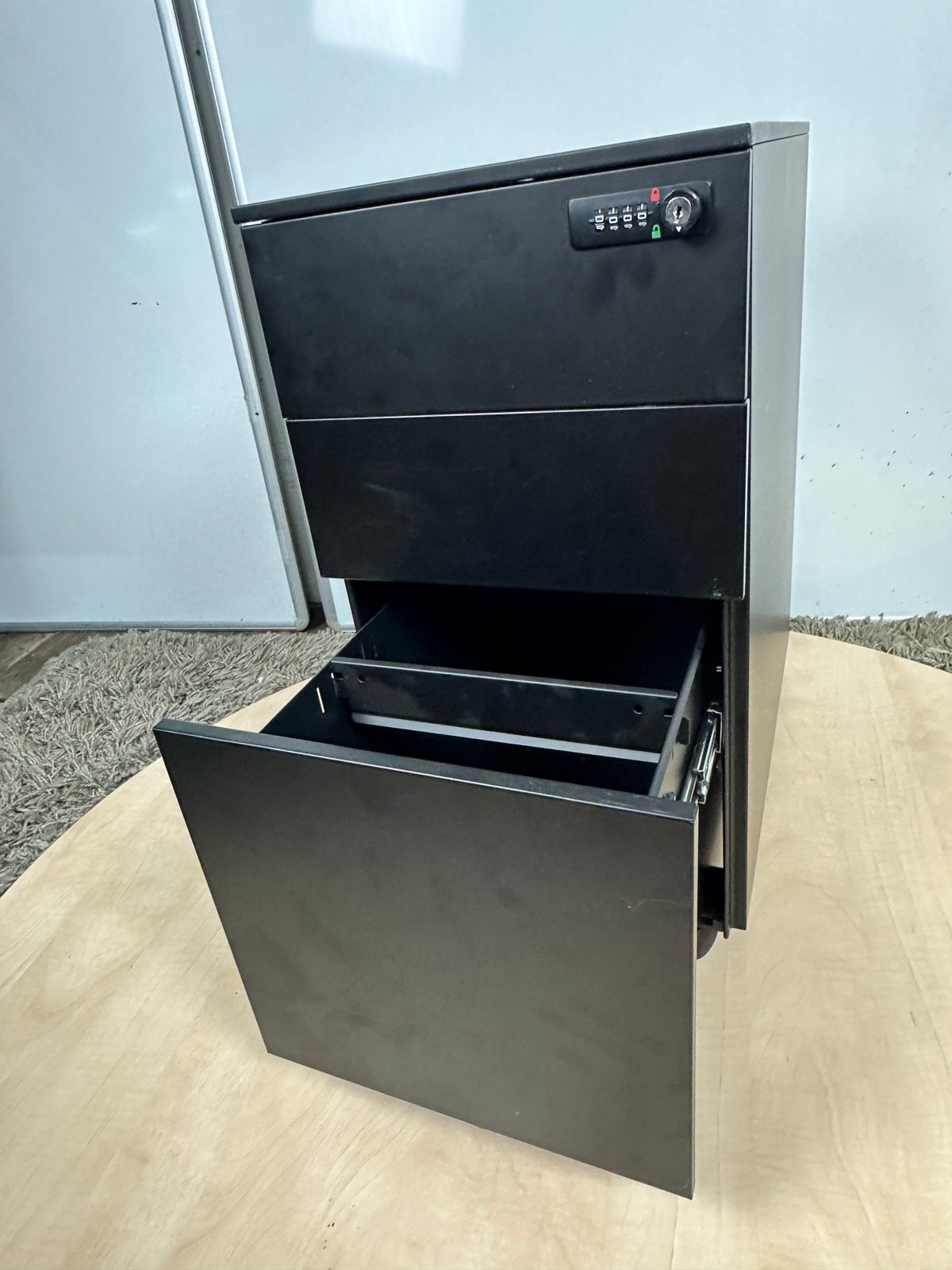 Foto 6 van Metalen ladeblok zwart 3 laden – cijferslot – verrijdbaar