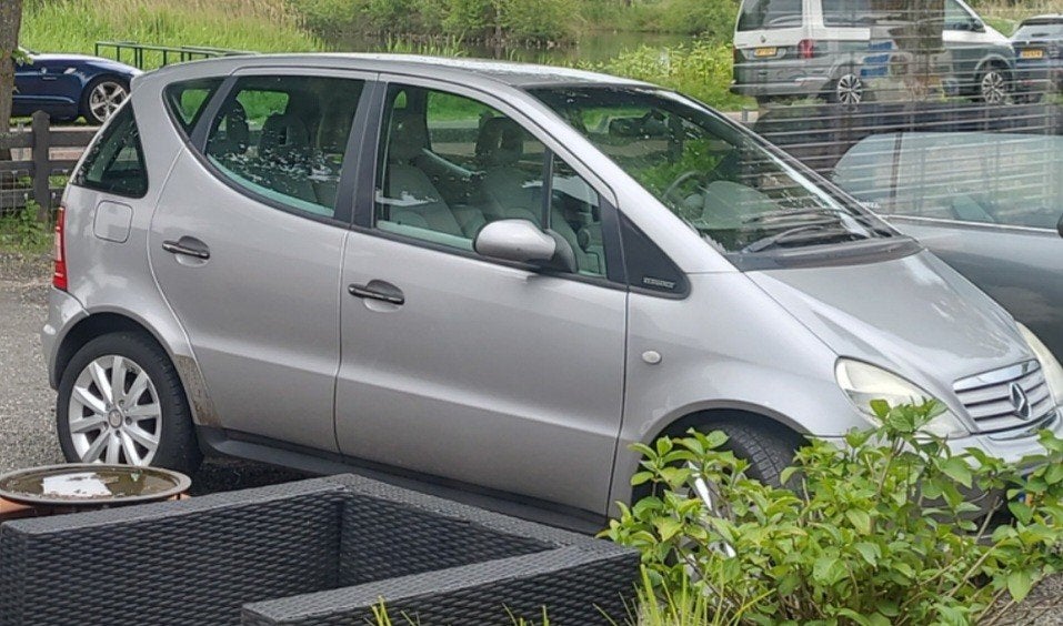 Mercedes-Benz A-Klasse A190 2000 Grijs automaat noodloop!!!, Auto's, Voorwielaandrijving, 400 kg, 49 €/maand, Stationwagon