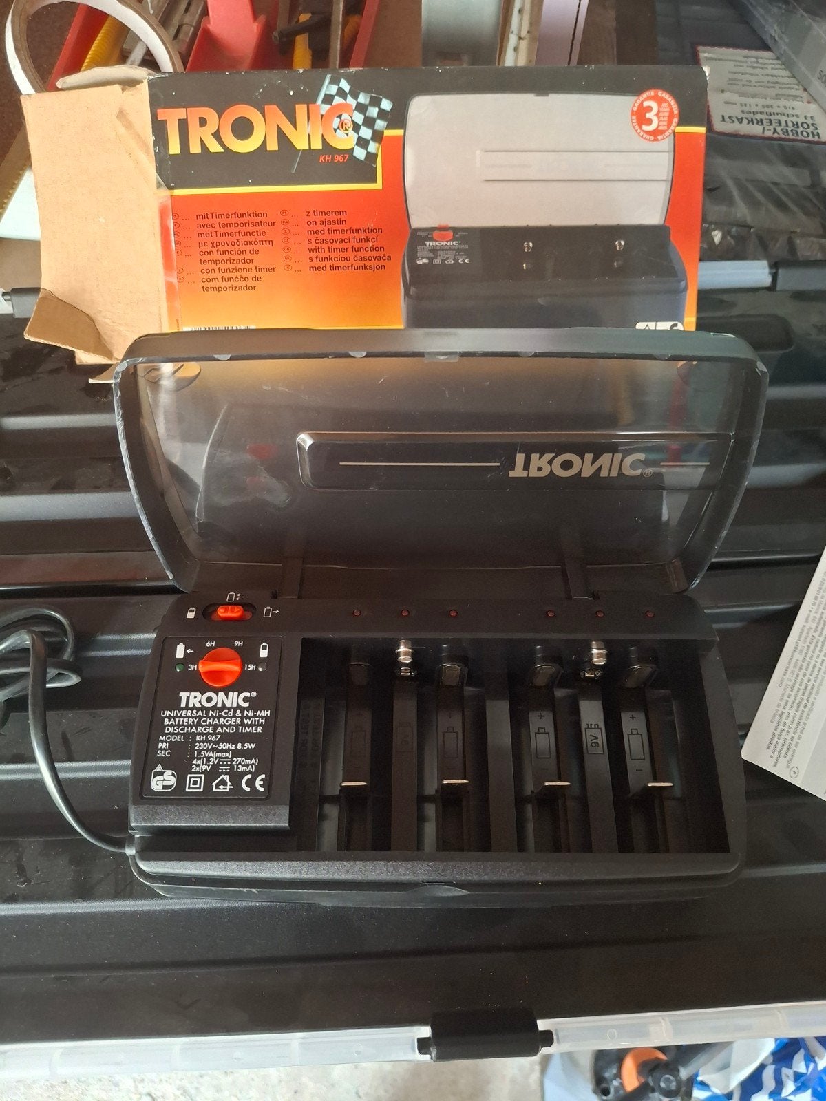 Tronic Universele Ni-Cd & Ni-MH Batterijlader met Timer, Ophalen, Zo goed als nieuw, Oplaadbaar
