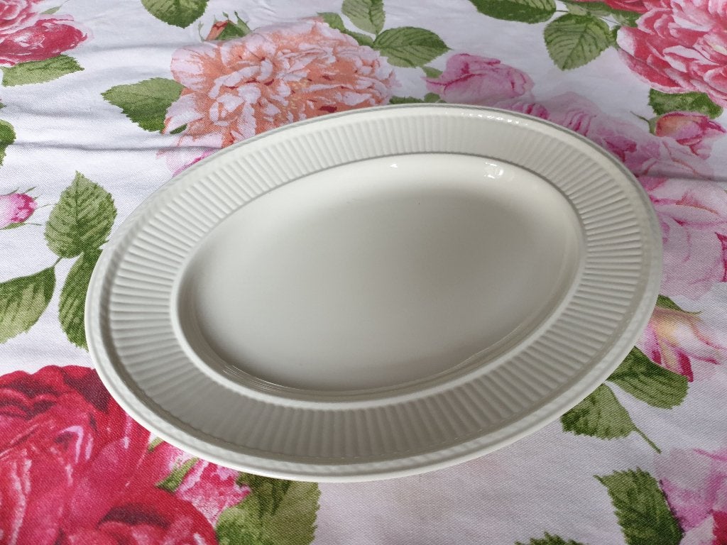 Wedgwood Edme – Vlees / serveerschaal, Huis en Inrichting, Ophalen of Verzenden, Zo goed als nieuw, Aardewerk, Schaal of Schalen