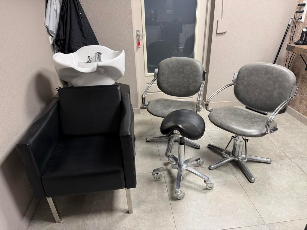 Kappers interieur, moet weg, Tegen elk aannemelijk bod!, Knippen