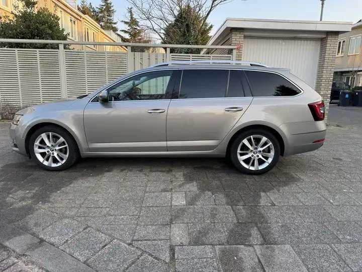 Skoda Octavia 1.0 TSI Greentech 115pk Dsg-7 2019 Grijs, Auto's, Skoda, Euro 6, Stationwagon, Particulier, Zilver of Grijs