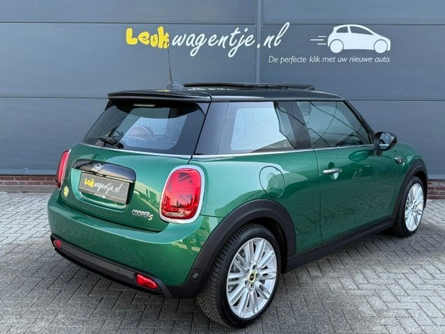 MINI Electric Classic *schuifdak *carplay *leder *BTW-auto, Auto's, Mini, Gebruikt, 1340 kg, 33 kWh, 4 stoelen