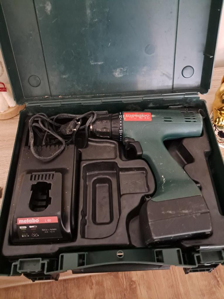 Metabo achroefmachine defecte accu, Doe-het-zelf en Verbouw, Gereedschap | Boormachines, Ophalen of Verzenden, Gebruikt, Boor- en Schroefmachine