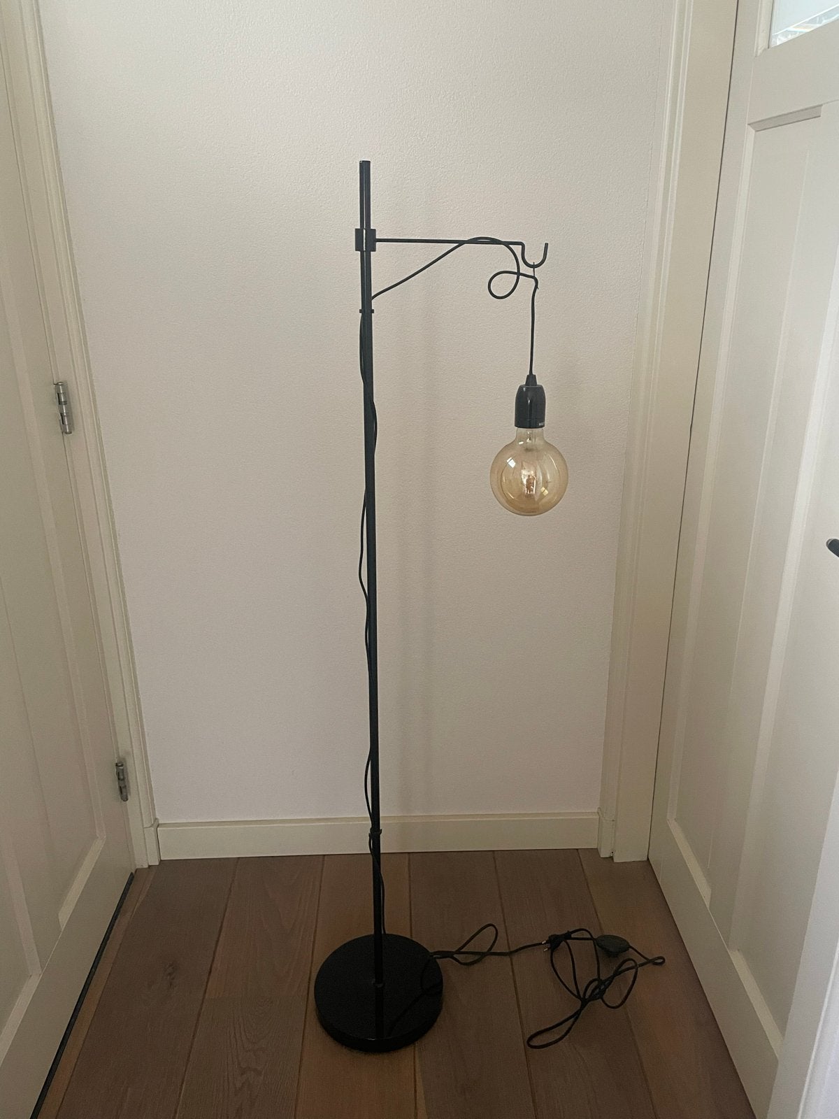 Zwarte staande lamp met Edison gloeilamp, 150 cm hoog, Ophalen, Gebruikt, Metaal, 150 tot 200 cm