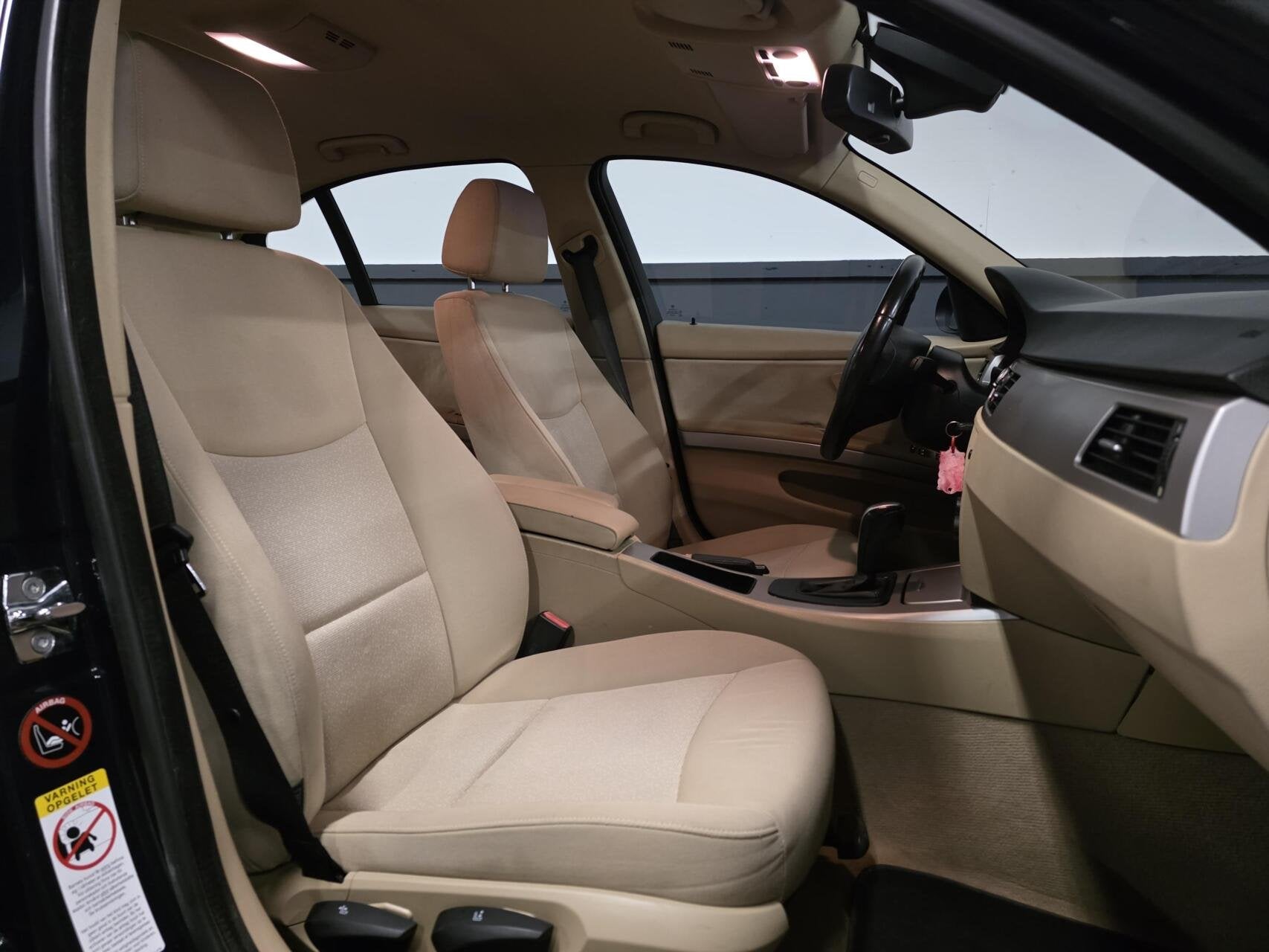 BMW 3-serie 318i High Executive EXPORT / HANDEL - LEES TEKST, Achterwielaandrijving, 4 cilinders, 129 pk, Blauw