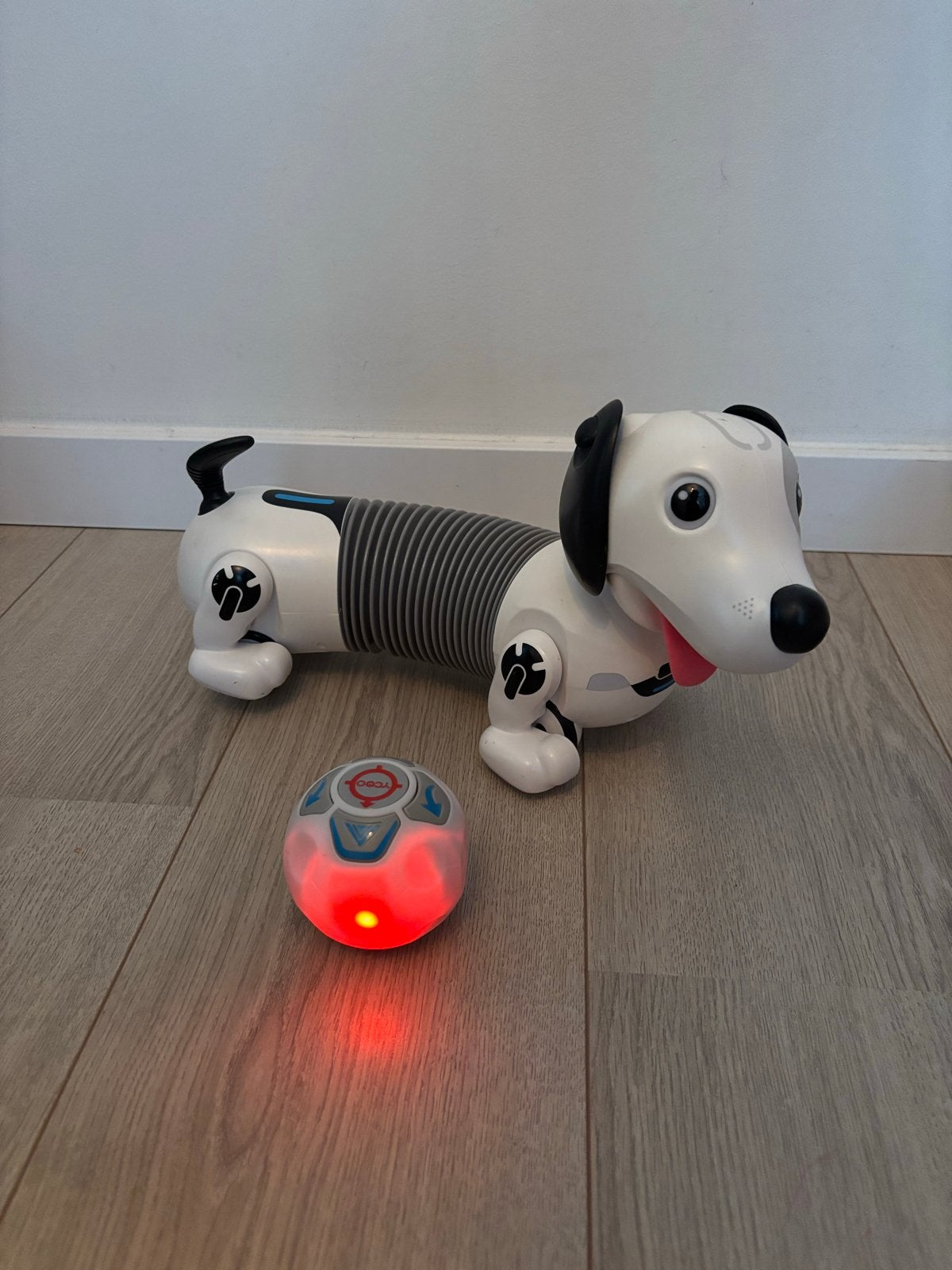 Interactieve YCOO Dackel Robot Hond met Lichtgevende Ogen, Ophalen, Gebruikt, Jongen of Meisje