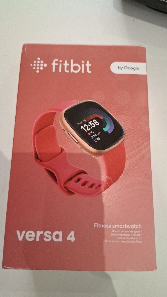 Fitbit versa 4, Nieuw, Ophalen of Verzenden, Fitbit, Roze