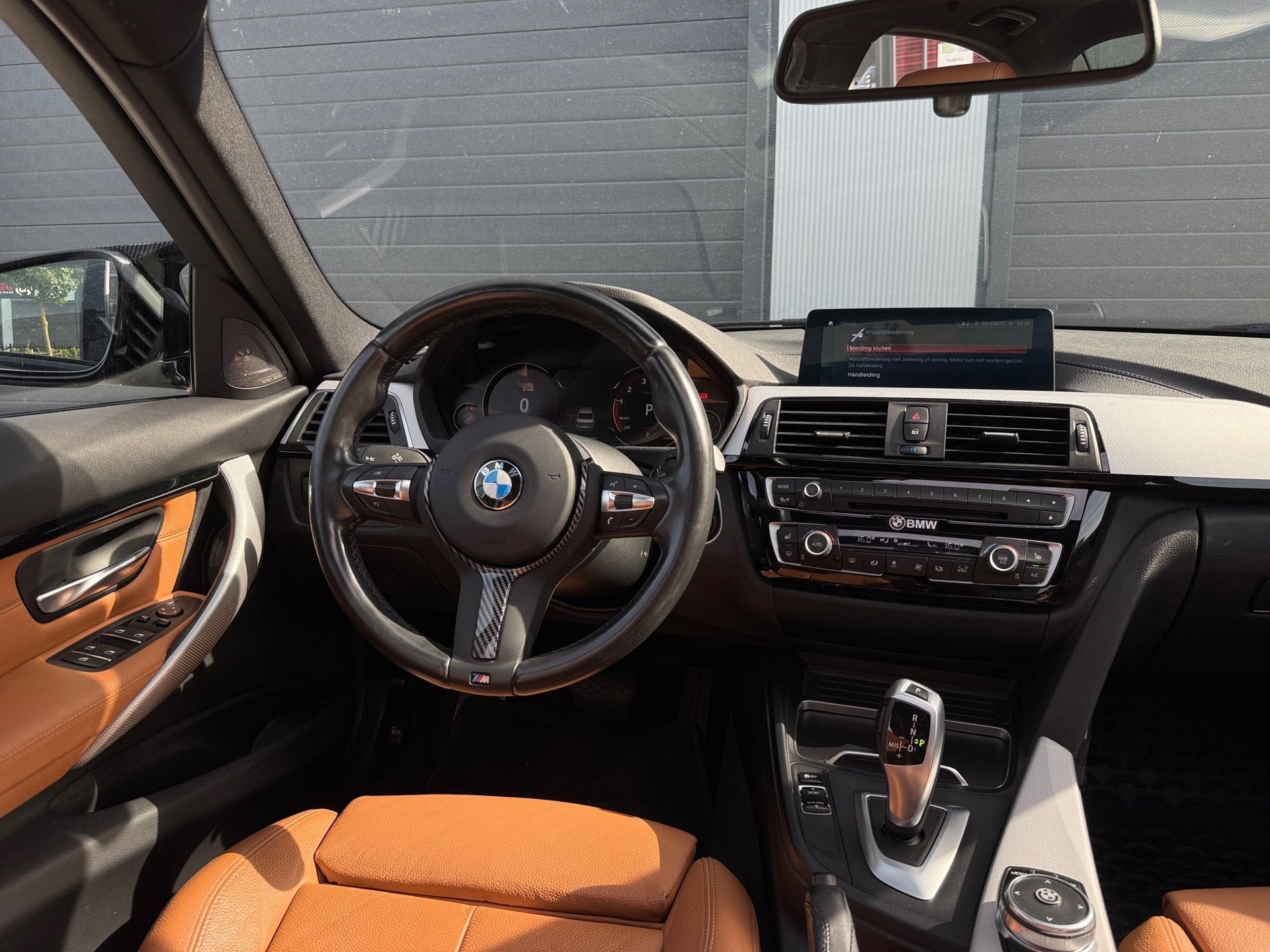 Foto 2 van BMW 3-serie 318i M Sport VIRTUELE COCKPIT / LEDER / CARBON /