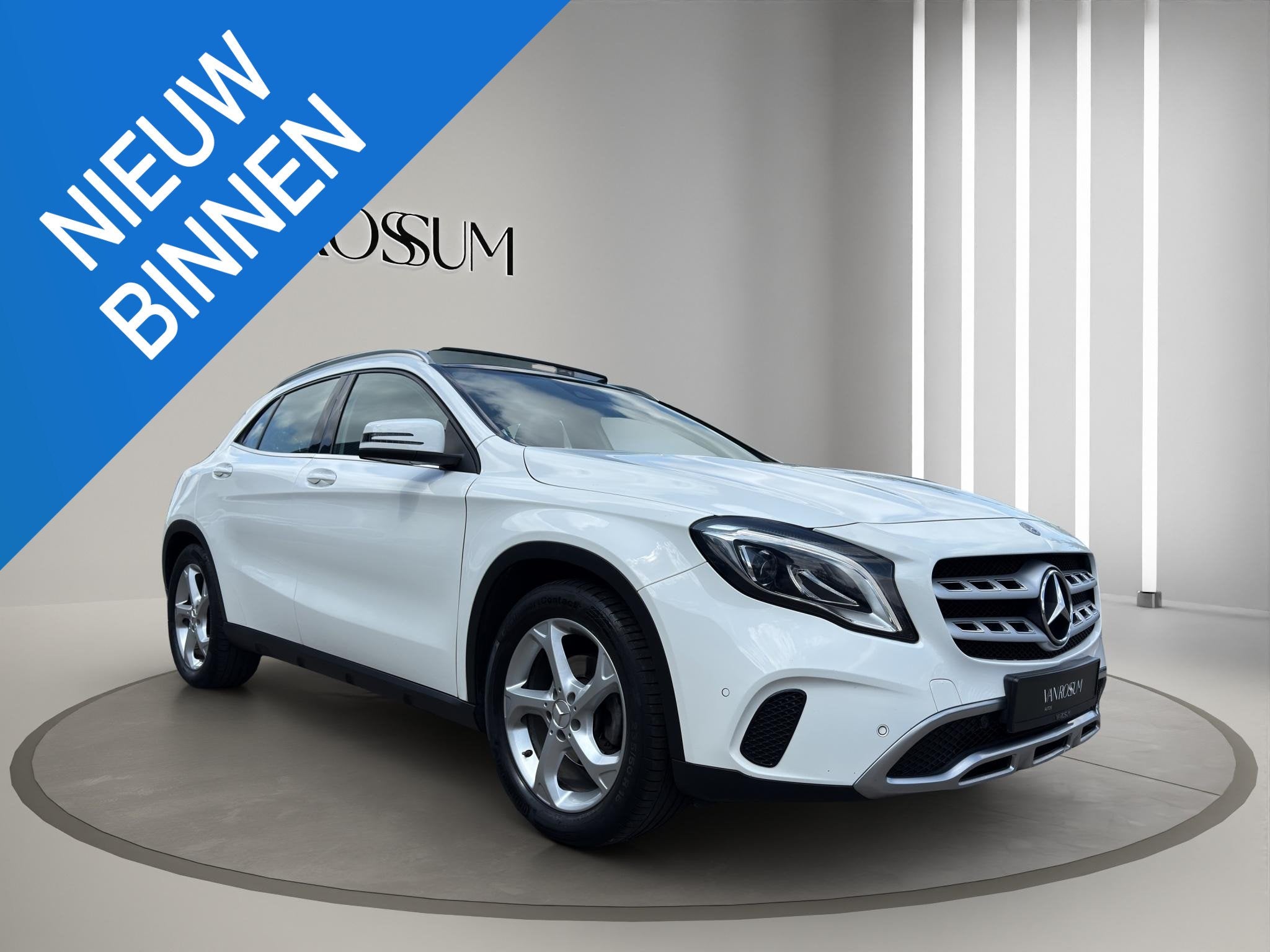 Mercedes-Benz GLA-klasse 180 Premium | Pano | Leder sportsto, Auto's, Mercedes-Benz, Gebruikt, 4 cilinders, 1595 cc, Bedrijf