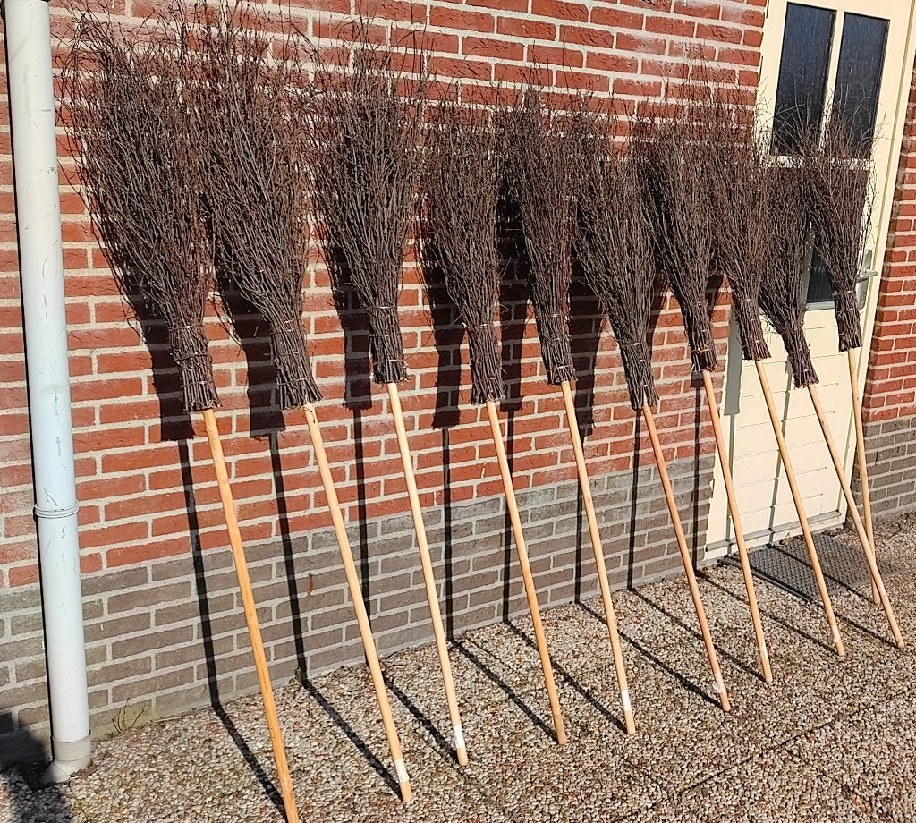 Berken rijsbezems met stok, Ophalen, Nieuw, Bezem