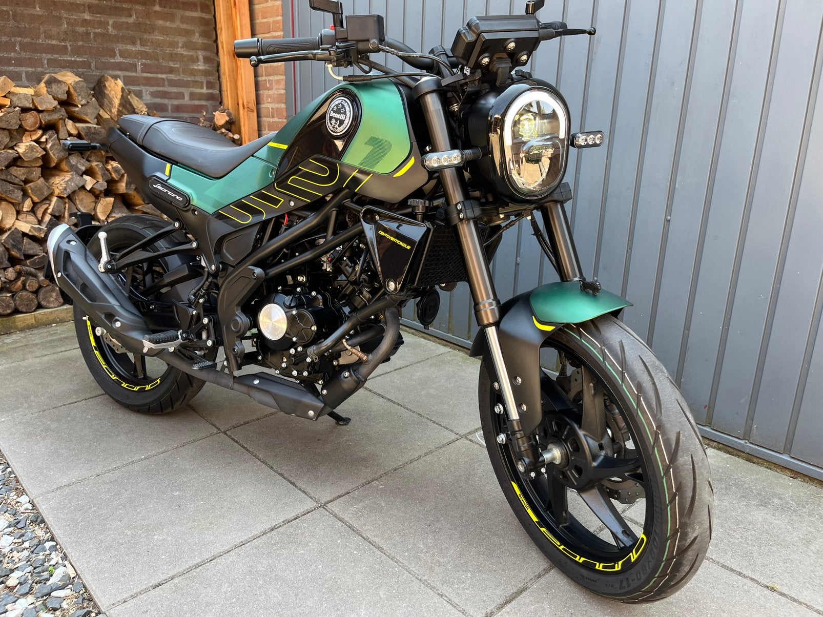 Benelli Leoncino 125 2022 | 1.400 km | Nieuwstaat | A1, Motoren, Occasion, Particulier, 125 cc, 11 kW of minder
