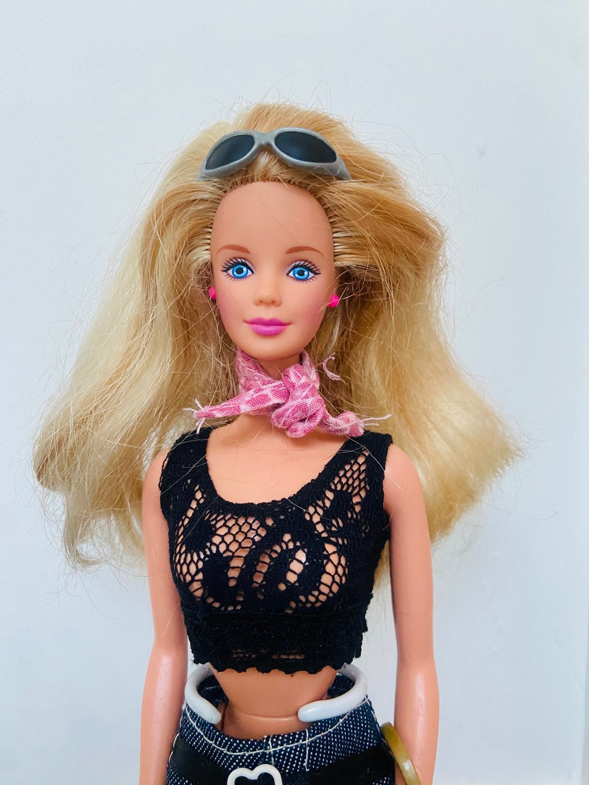 Barbie inclusief complete outfit (2), Verzenden, Zo goed als nieuw, Pop
