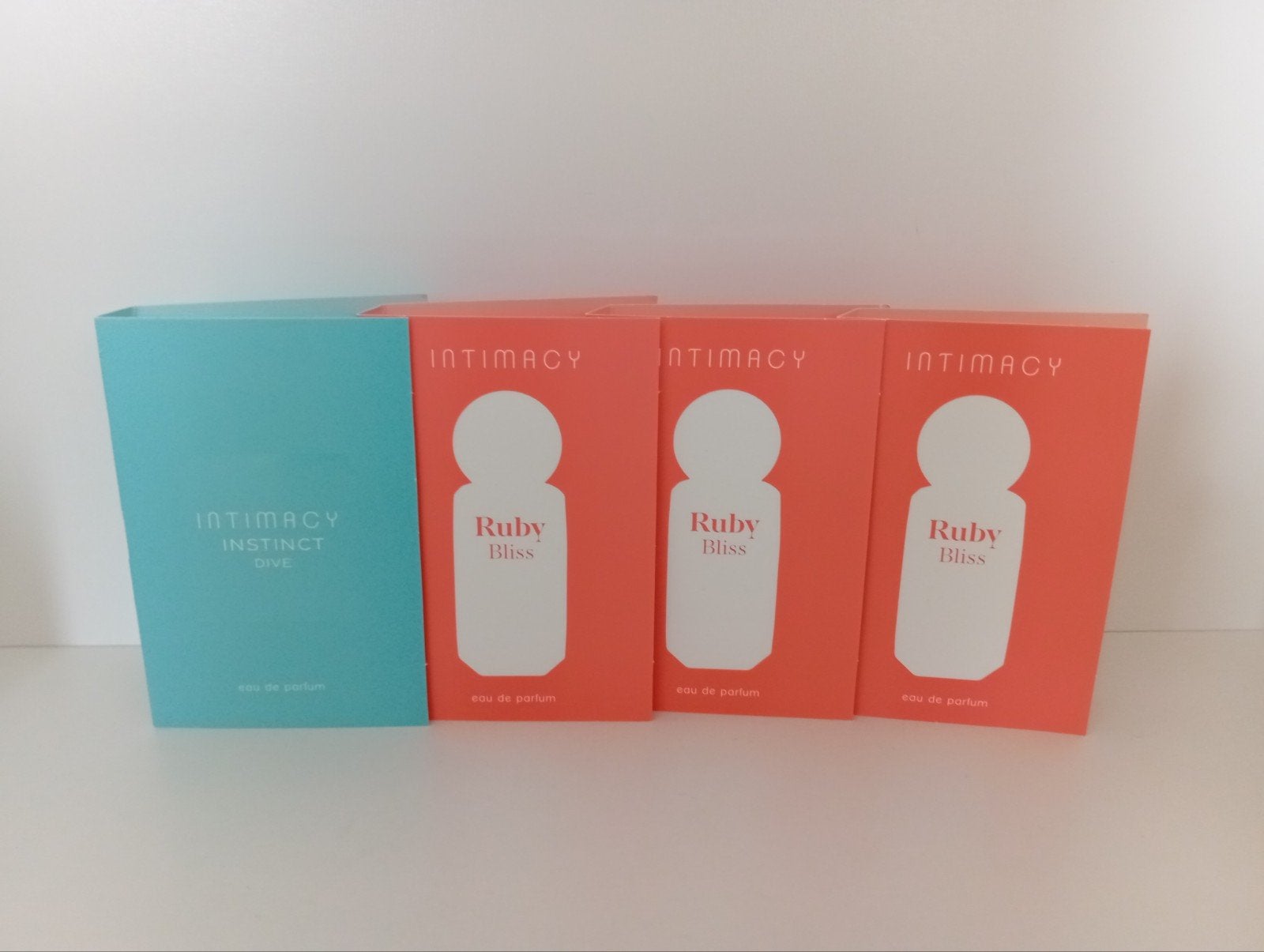 Nieuw 4x Intimacy Parfum samples, Ophalen of Verzenden, Nieuw