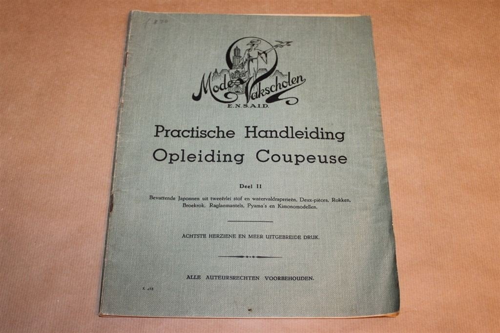 Practische Handleiding Coupeuse - Circa 1950, Ophalen of Verzenden, Gelezen, Mode algemeen
