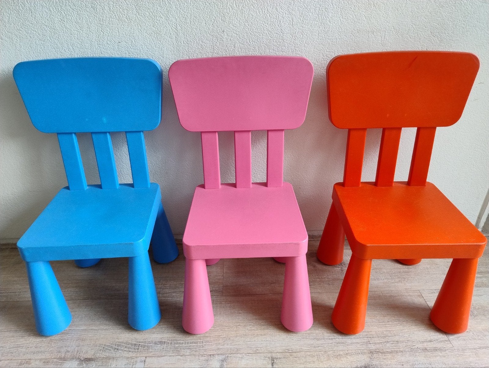 3 IKEA kinderstoelen - blauw, roze, rood, Kinderen en Baby's, Kinderstoelen, Ophalen, Gebruikt, Overige typen