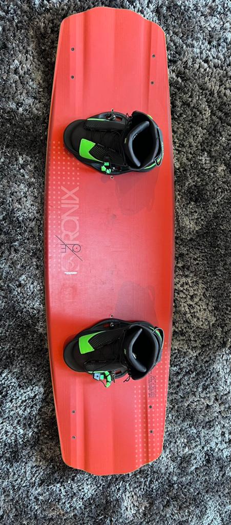 Ronix one 143 wakeboard incl schoenen, Watersport en Boten, Ophalen of Verzenden, Zo goed als nieuw