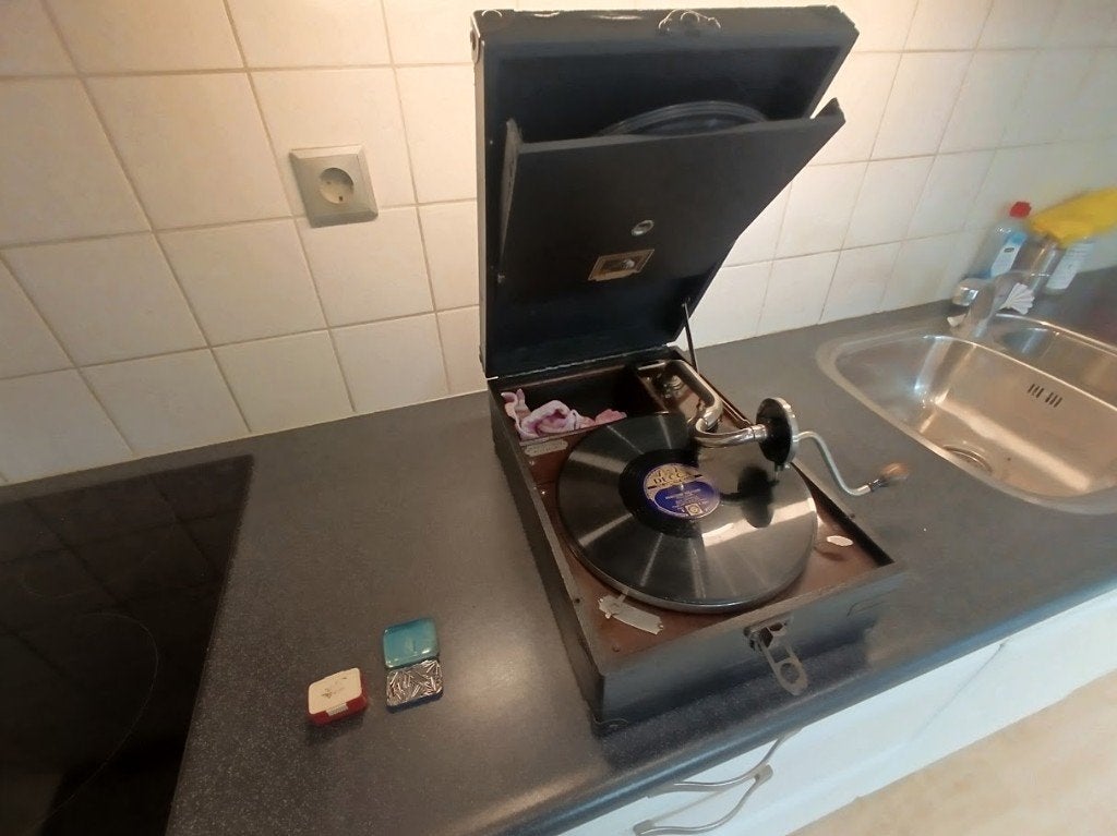Antieke koffergrammofoon 78rpm met 50 platen, Ophalen, Gebruikt, Platenspeler, Overige merken