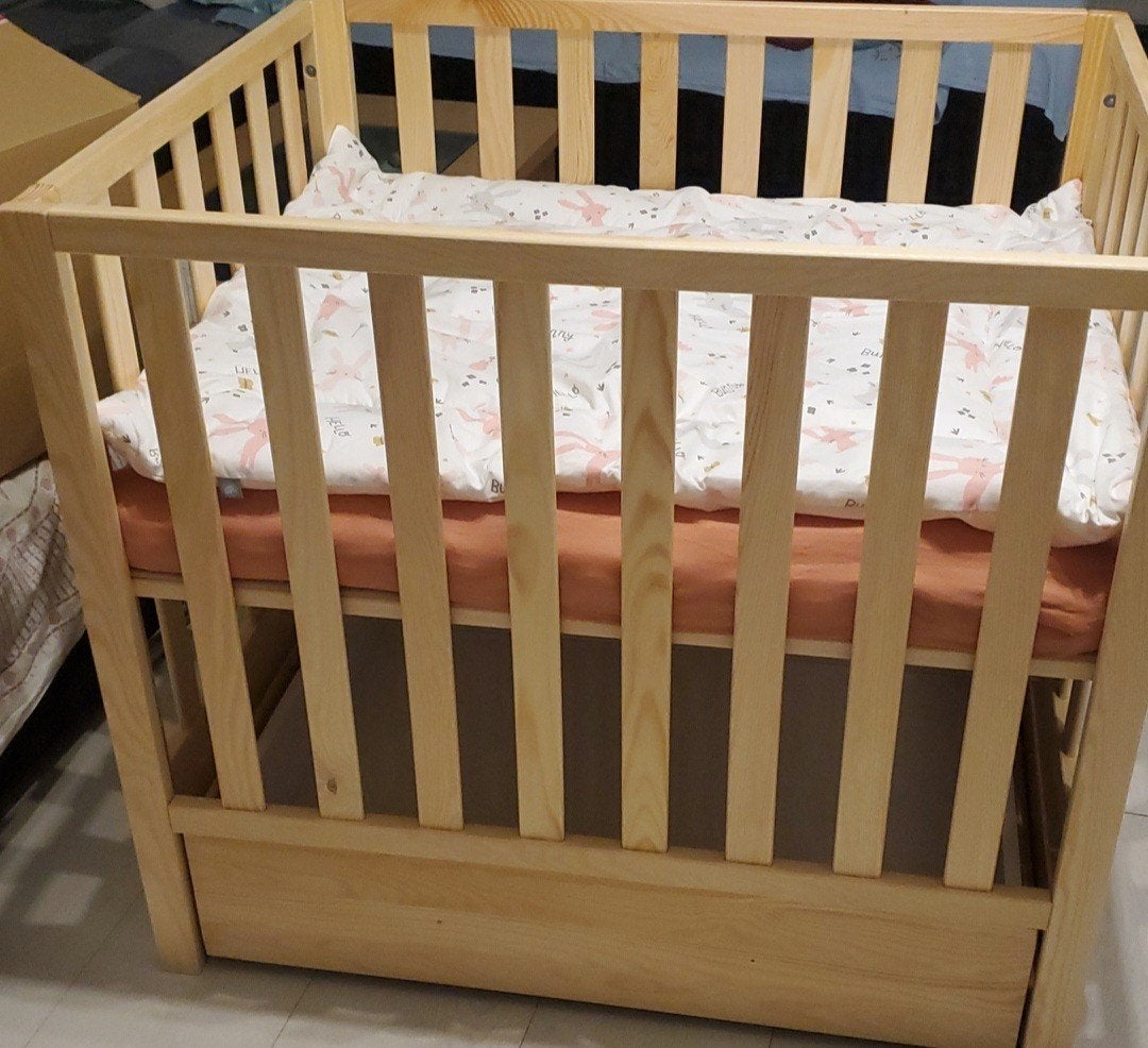Comfortabel boxmatras 75x95cm met hoeslakens en topper, Ophalen, Zo goed als nieuw