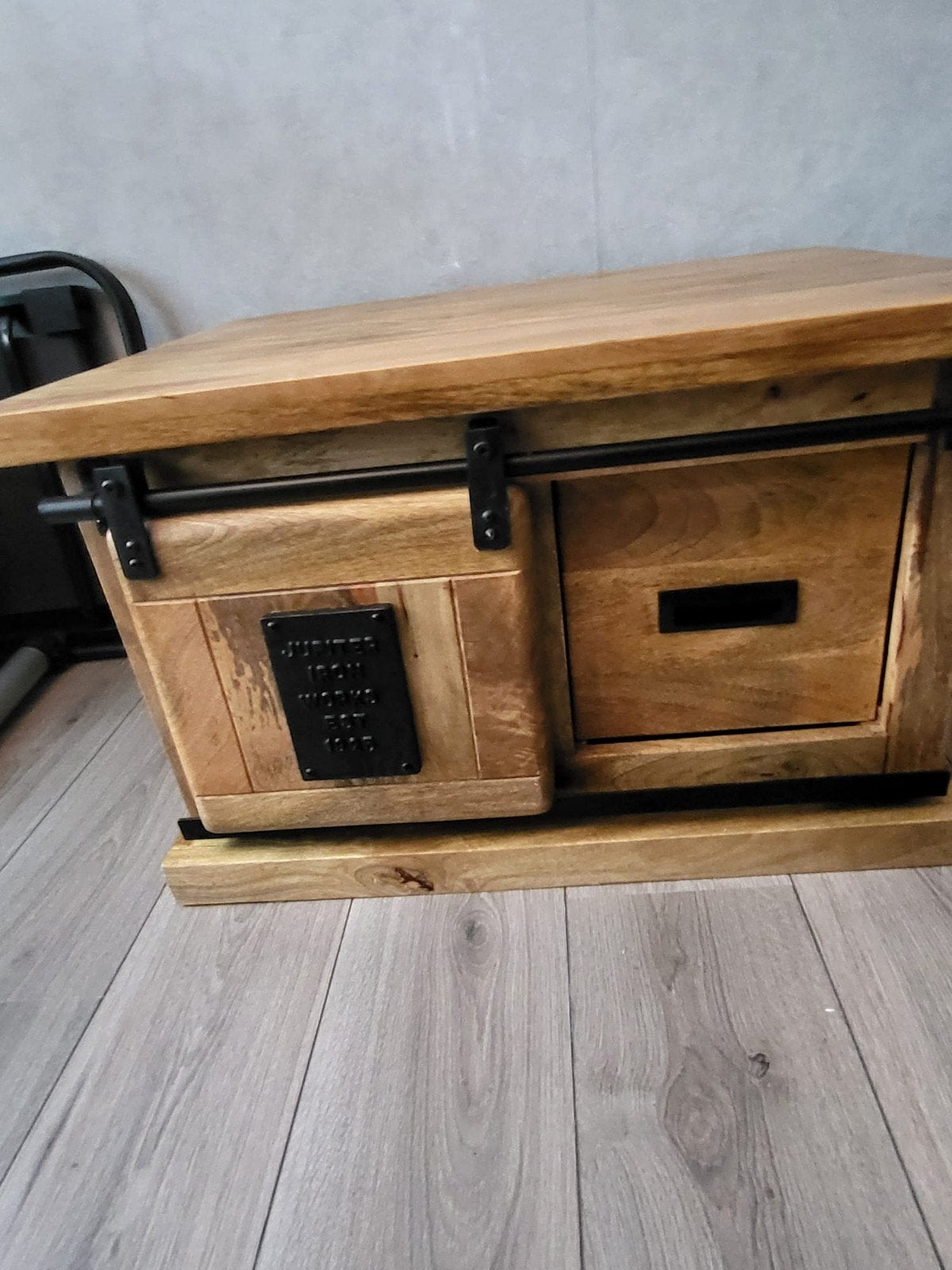 Salontafel met schuifdeur en lade - Industrieel design, Huis en Inrichting, Zo goed als nieuw, Industrieel, Ophalen, Overige houtsoorten