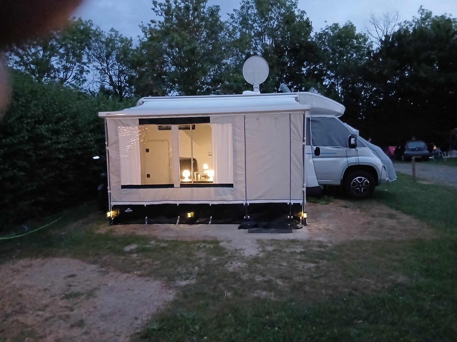 Voortent Camper 350x250 en luchtkussen voor onder Camper, Caravans en Kamperen, Particulier