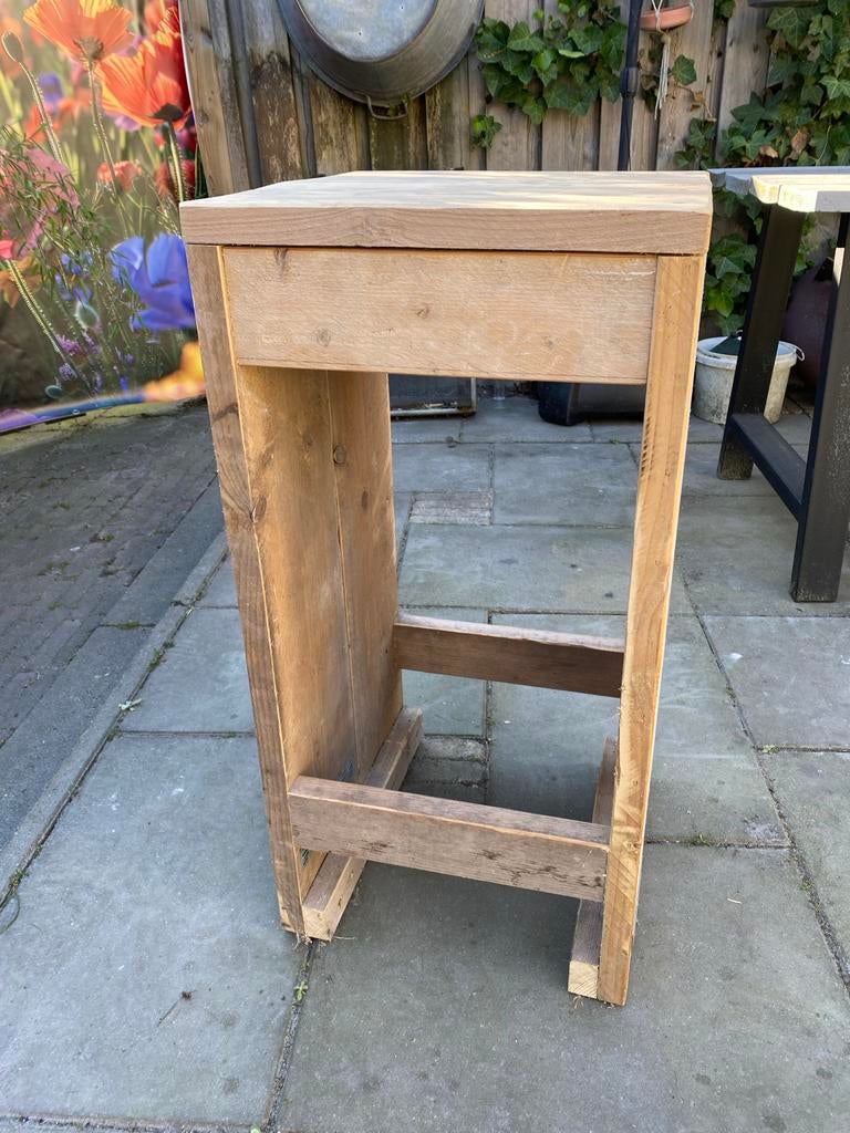 Houten krukje / bijzettafel - 80 cm hoog - steigerhout, Ophalen, Gebruikt, Hout
