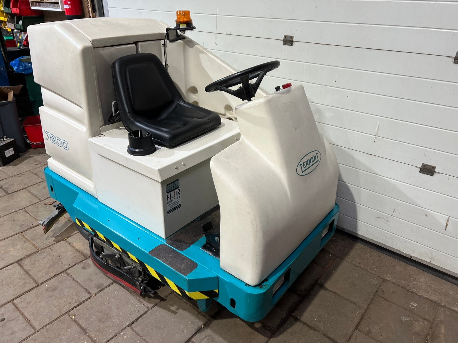 Tennant schrobmachine zuig slechts 300h accu zeer goed, Tuin en Terras, Ophalen, Zo goed als nieuw