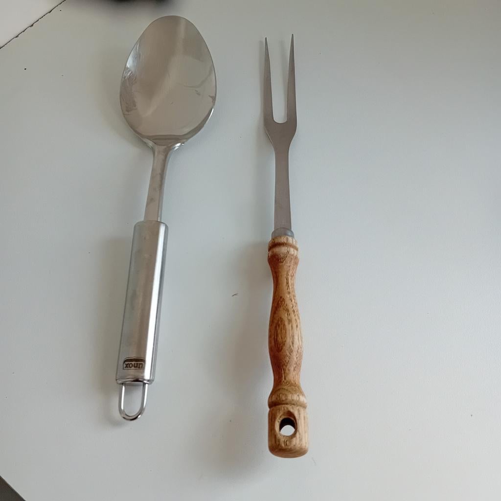 Opscheplepel en vleesvork - RVS en hout, Huis en Inrichting, Keuken | Bestek, Ophalen of Verzenden, Gebruikt, Rvs of Chroom, Los bestek