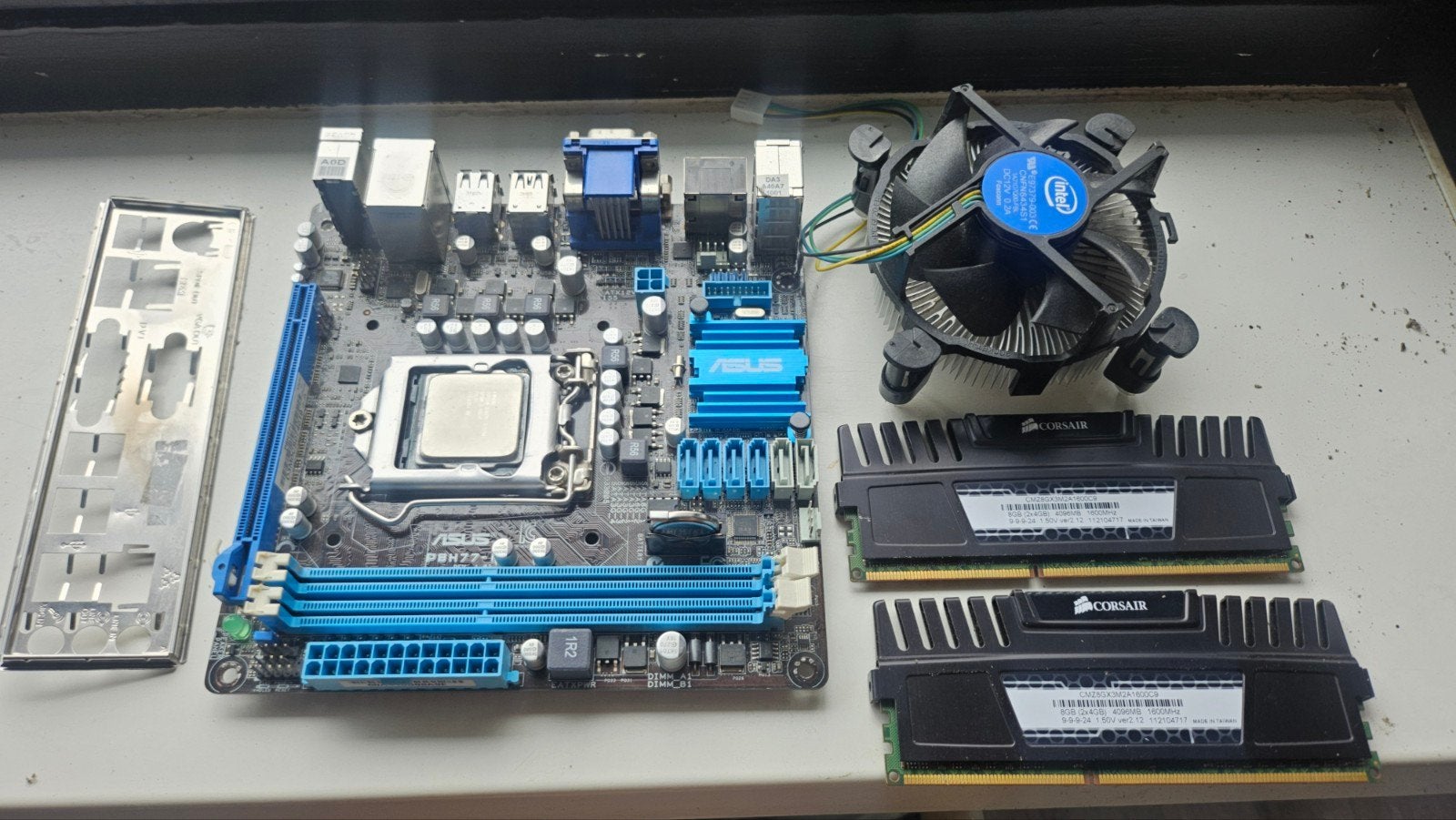 ASUS P8H77-I Mini-ITX + Intel i5 8GB Corsair DDR3 moederbord, Ophalen, DDR3