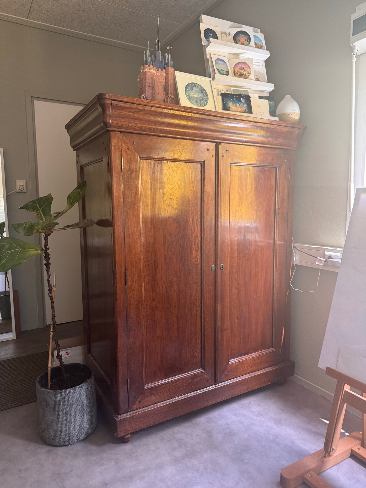 Antieke Houten Kast met Uitschuifbaar Bureau en Lades, Ophalen