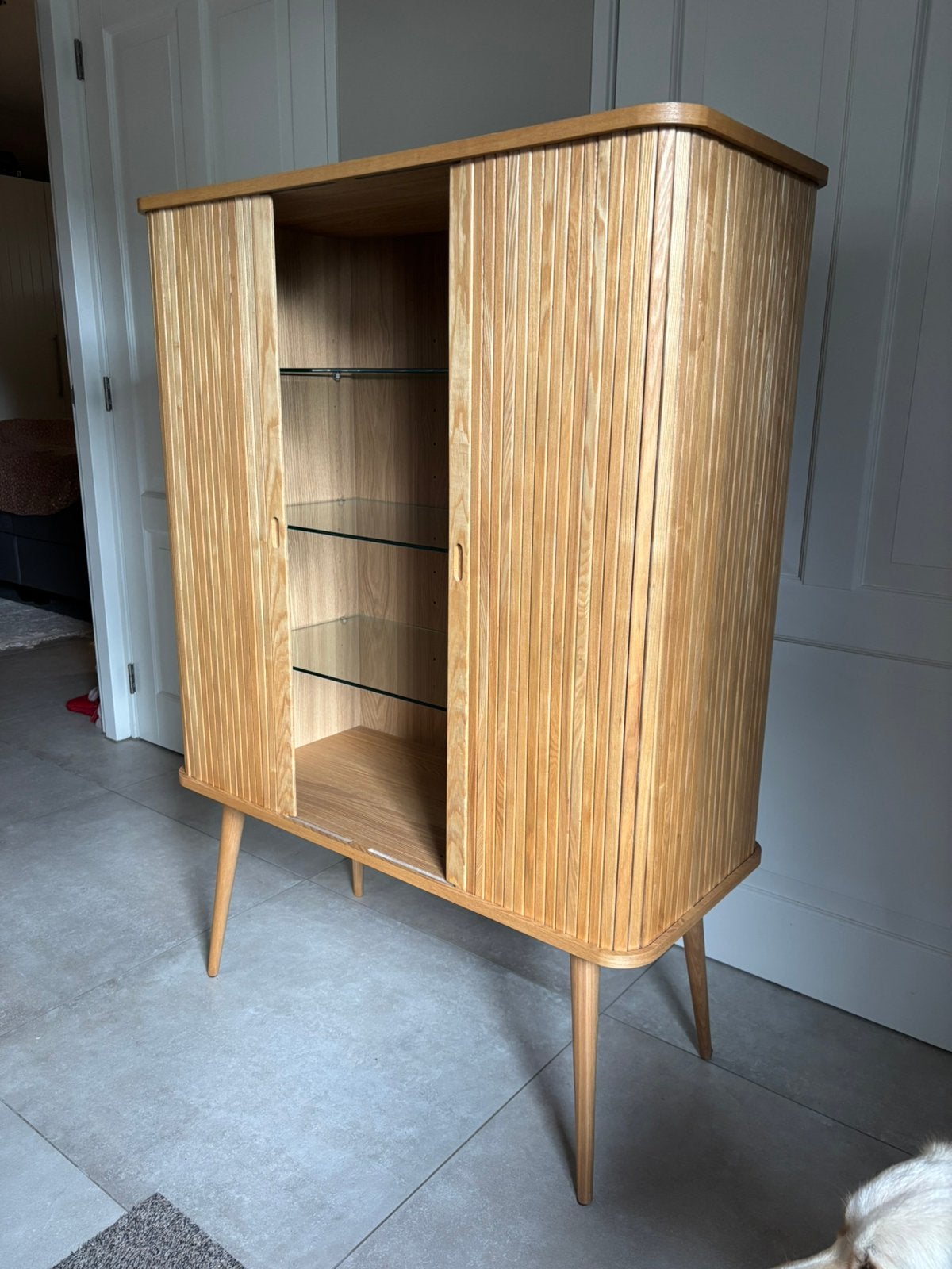 Kast van het designmerk Zuiver, roldeuren, essenhout, Ophalen, Zo goed als nieuw