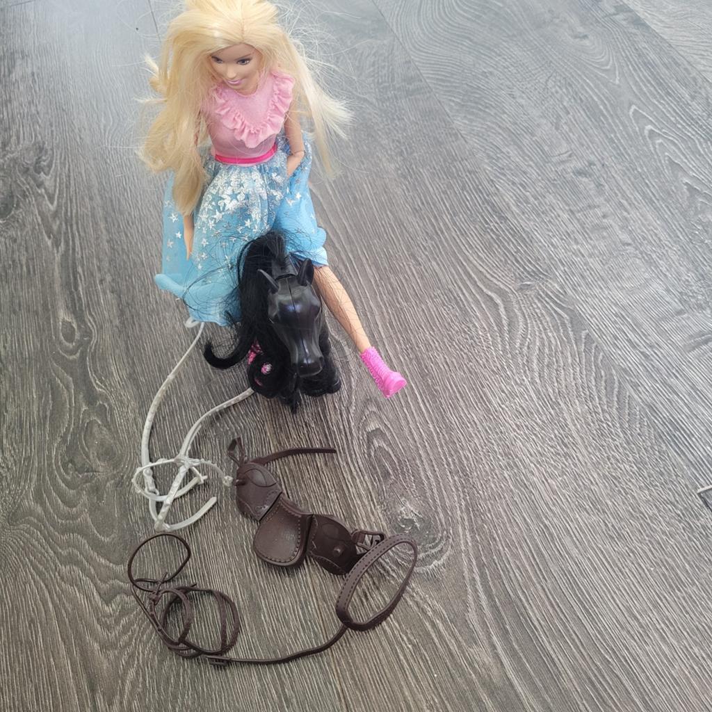 Barbie met paard en accessoires, Ophalen of Verzenden, Gebruikt, Barbie