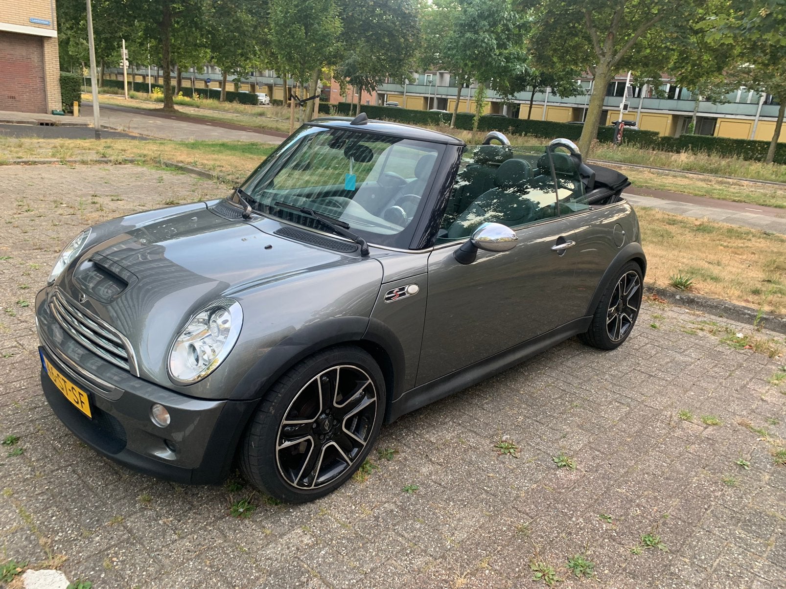 MINI Cooper S Cabrio Automaat | Leder | JCW | Nieuw APK, Zwart, 4 cilinders, Cabriolet, 4 stoelen