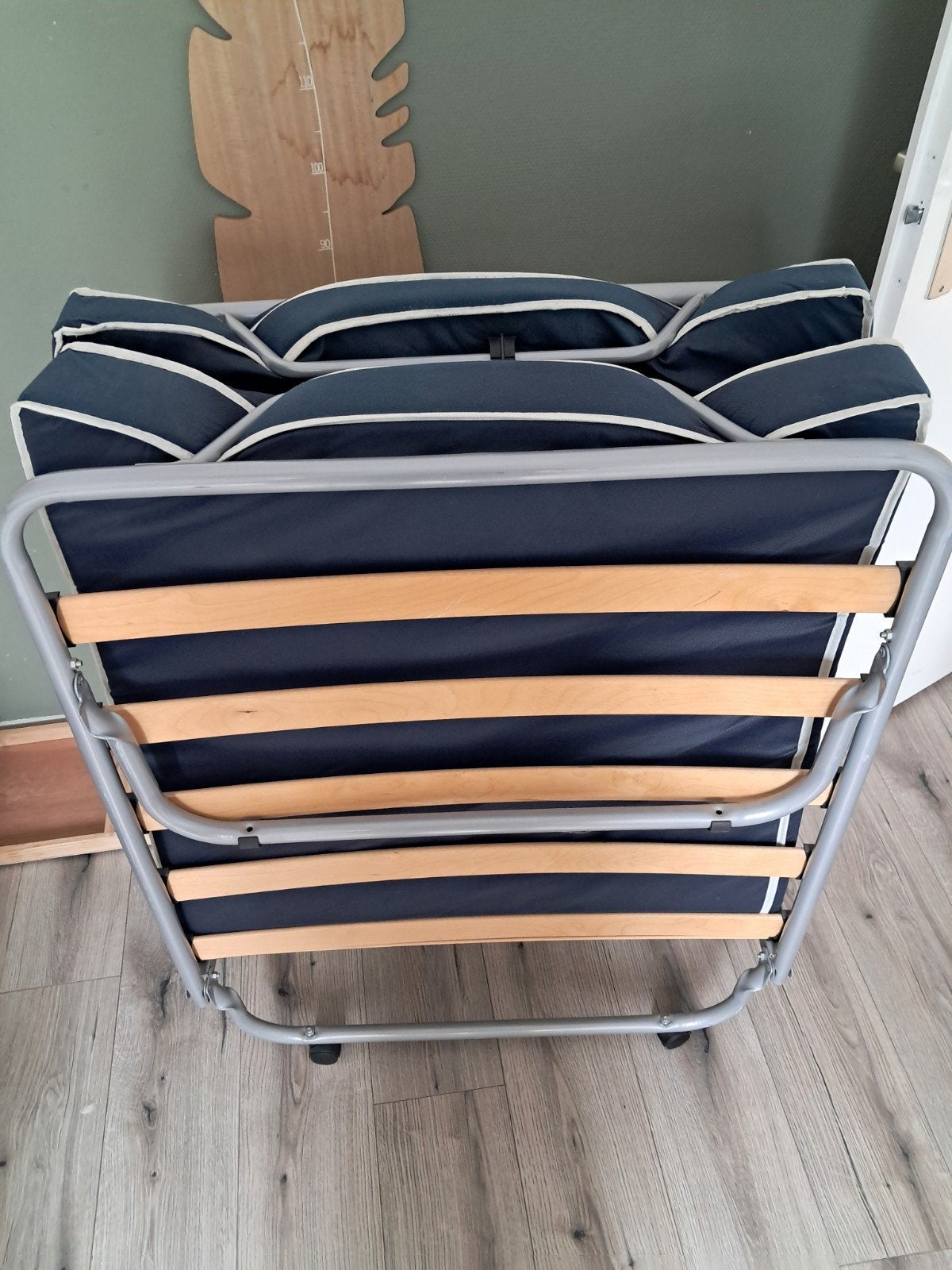 Opvouwbaar logeerbed met matras, Ophalen, Gebruikt, Eenpersoons, Blauw