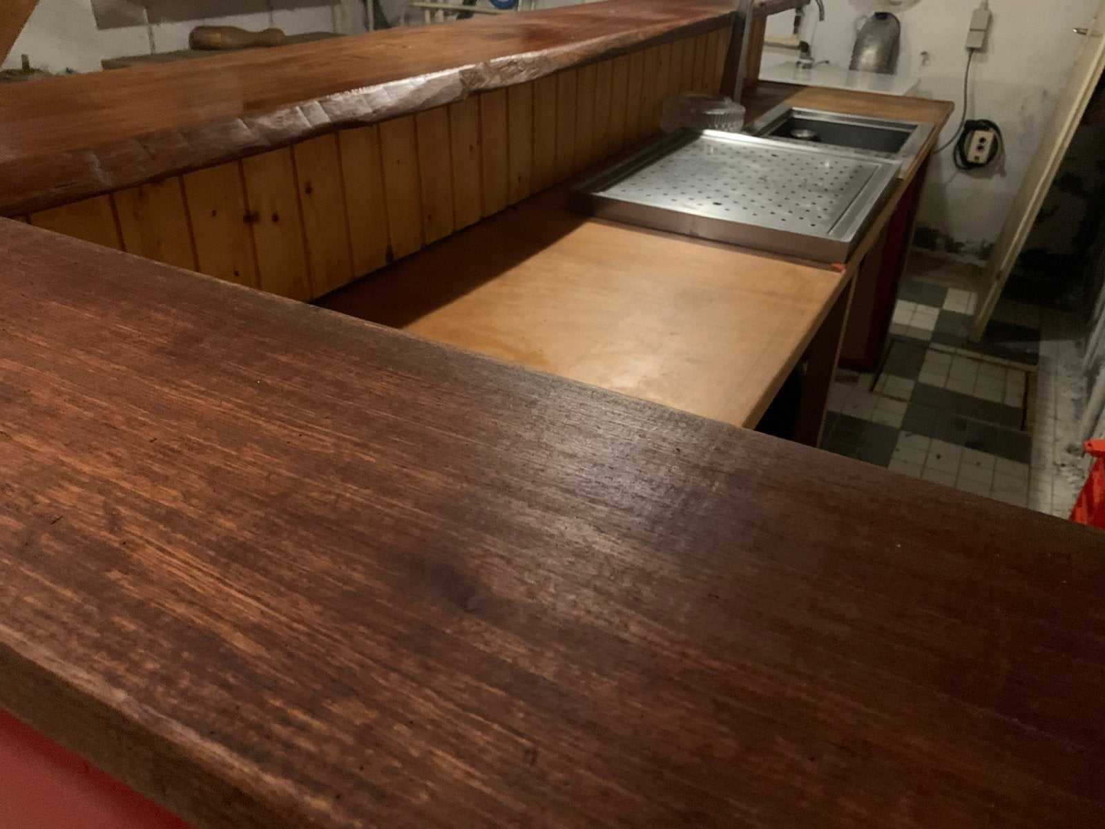 Robuuste houten bar met tap en spoelbak, Huis en Inrichting, Barren, Ophalen, Gebruikt