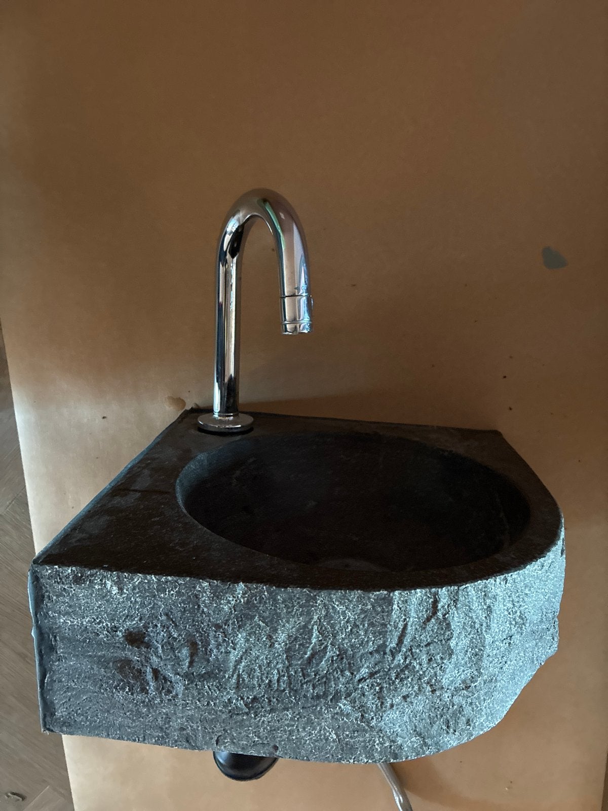 Natuursteen waskom met Grohe fonteinkraan en syphon, Ophalen, Zo goed als nieuw, Steen, Wastafel