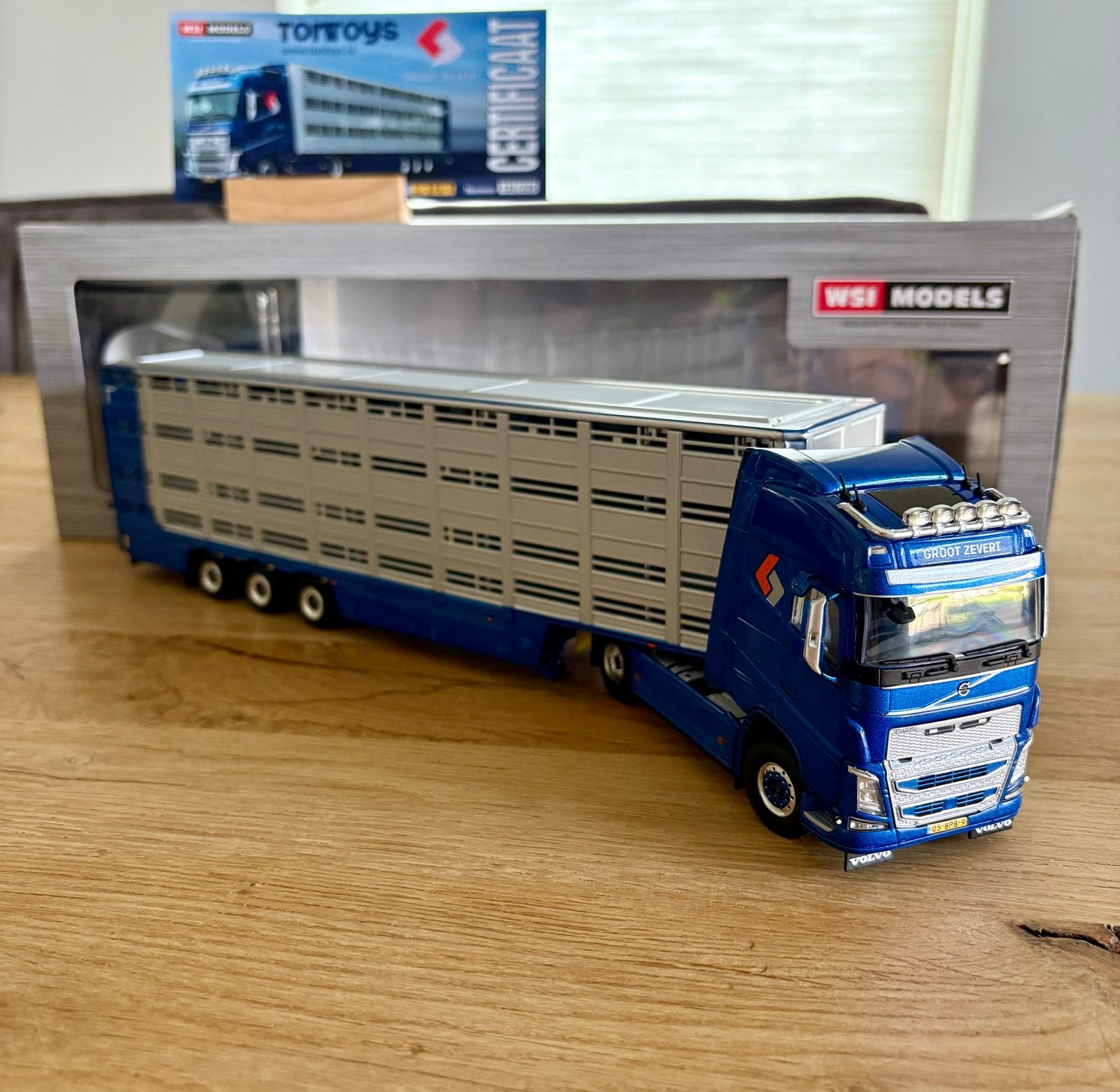 WSI 1:50 Volvo FH4 Globetrotter Groot Zevert Veewagen, Ophalen of Verzenden, Zo goed als nieuw, Bus of Vrachtwagen, Wsi