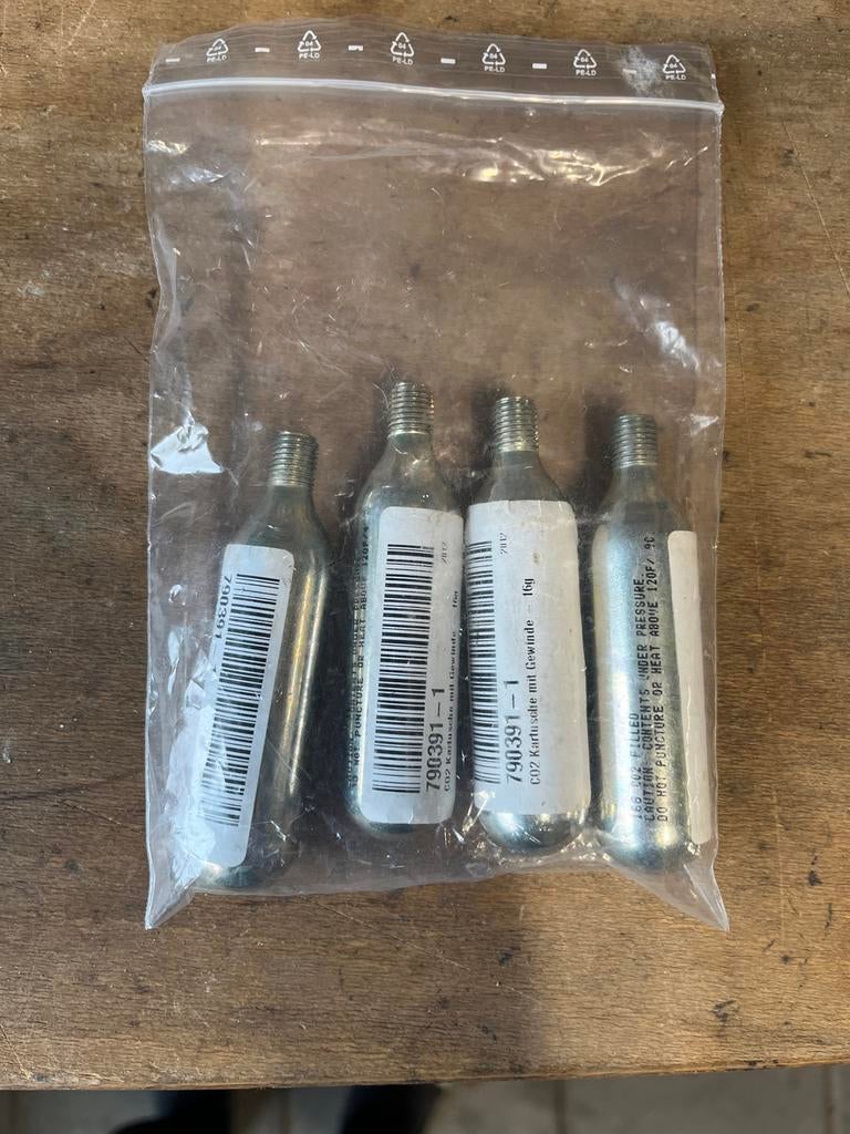 4x 16 gram CO2 patronen met schroefdraad, Ophalen of Verzenden, Nieuw