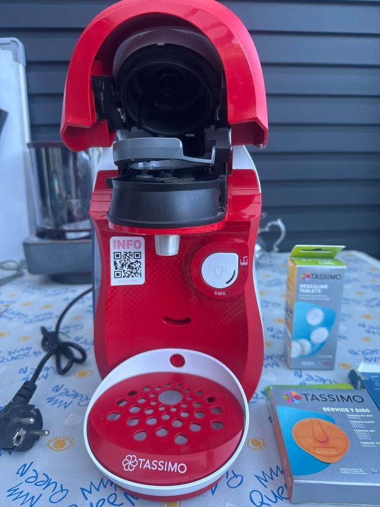 Tassimo Bosch koffiezetapparaat rood met accessoires, Ophalen, Koffiepads en cups, Koffiemachine, Zo goed als nieuw